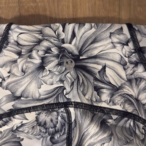 Lululemon Train Times 7/8 Pant *25" Light Garden White Black / Black size 6 - Picture 8 of 8